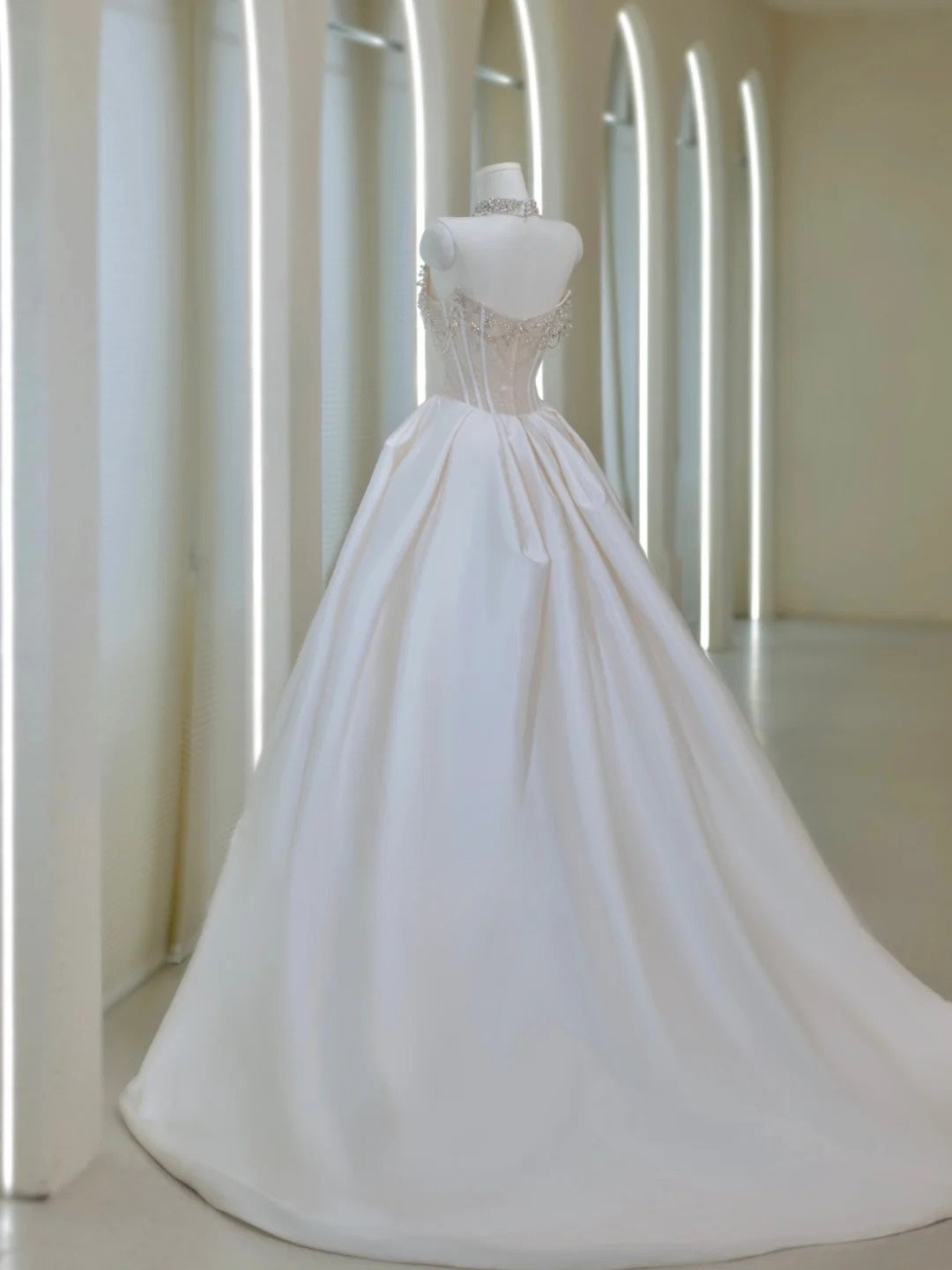 Princess Women's Ball Gown Strapless White With Silver Beads Satin Floor Length Wedding Dresses AU037