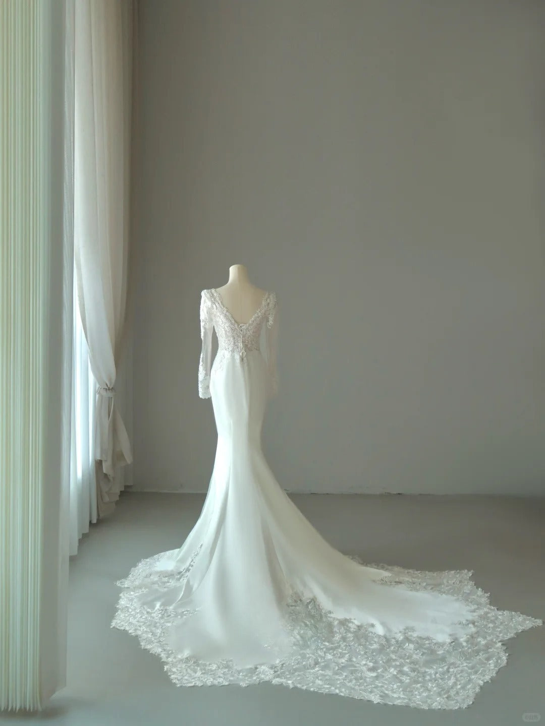 Elegant Mermaid V Neck With Sleeves White Satin Groom Bride Gown Bridal Dress Style Wedding Dresses RB7394