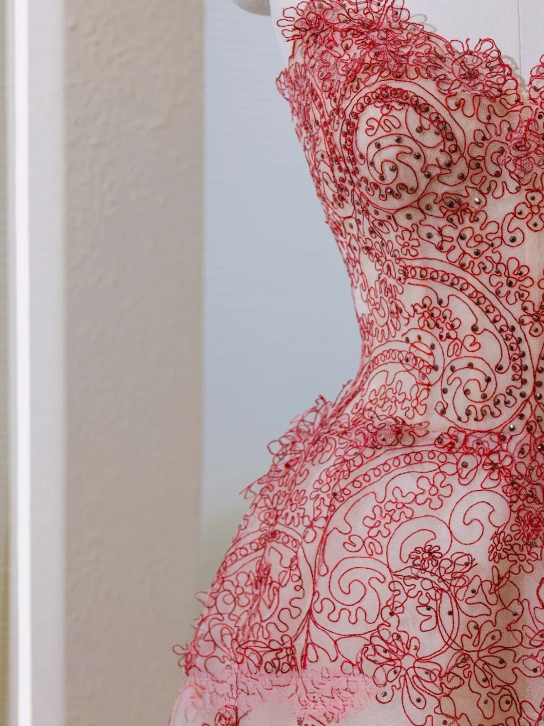 Unique Ball Gown Sweetheart Lace Prom Dresses Long Party Dress 20th Birthday Outfits Formal Gown AU043