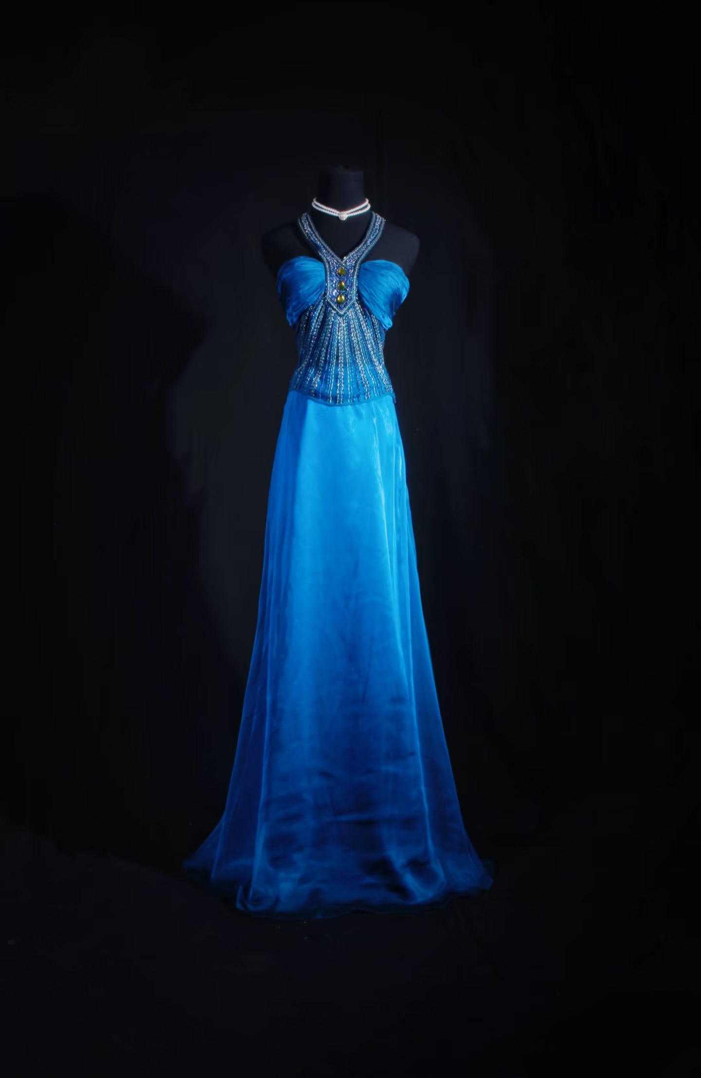 Vintage Prom Dresses 90s Formal A Line Halter Blue Satin Prom Dress Inspiration Long Prom Gown AU062