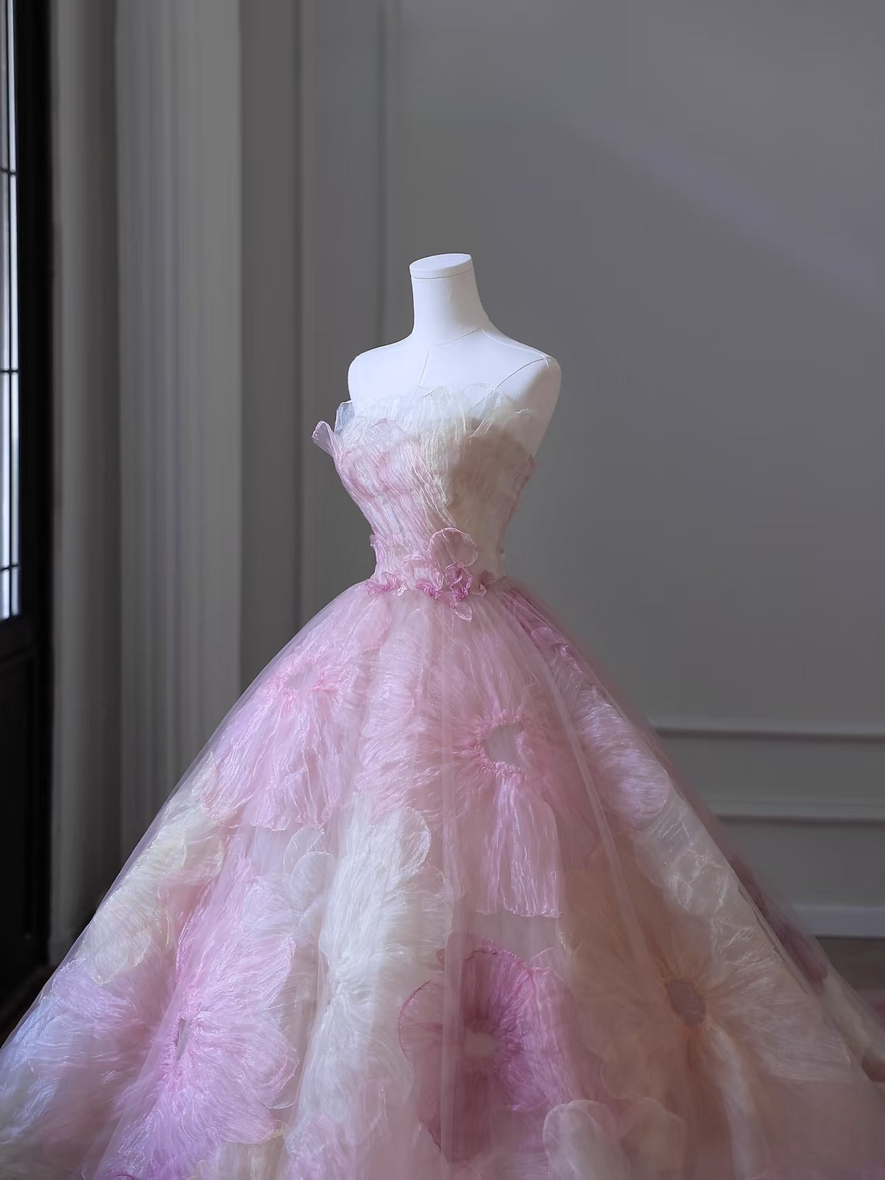 Sweet Strapless Ball Gown Strapless Floral Lace Long Quinceanera Dress Gorgeous Prom Dresses Sweet 15 16 Dress AU067