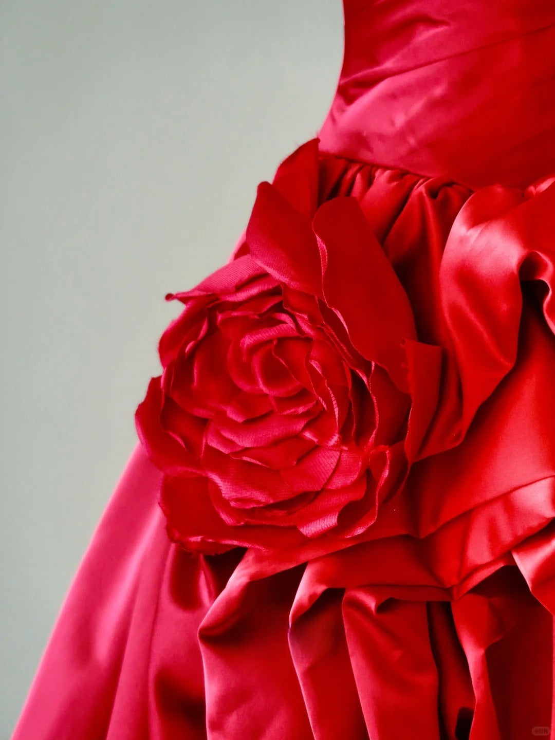 Charming Ball Gown Sweetheart Red Satin Long Prom Dresses Flower Prom Gowns AU071
