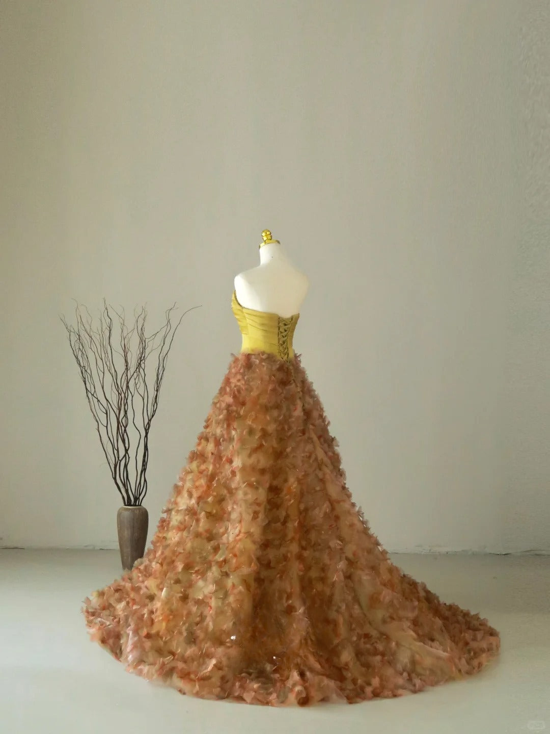 Beautiful Ball Gown Sweetheart Gold Long Prom Dresses Pleated Prom Gowns AU052
