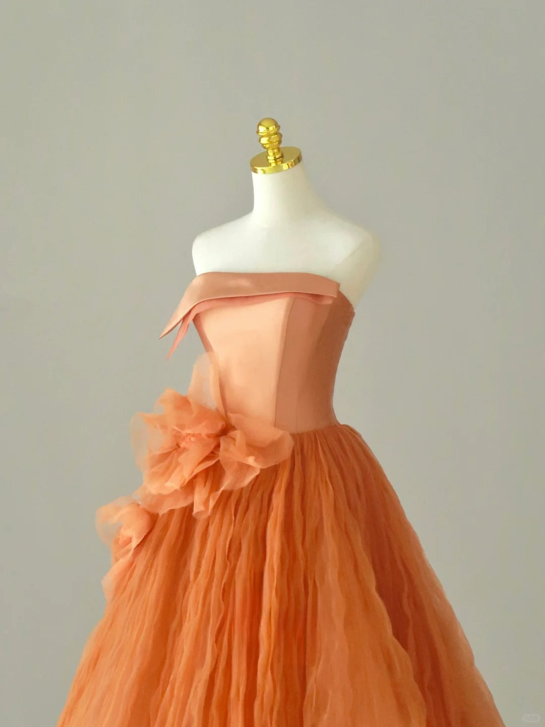 Charming Ball Gown Strapless Tulle Sleeveless Prom Dresses Long Prom Gowns AU074