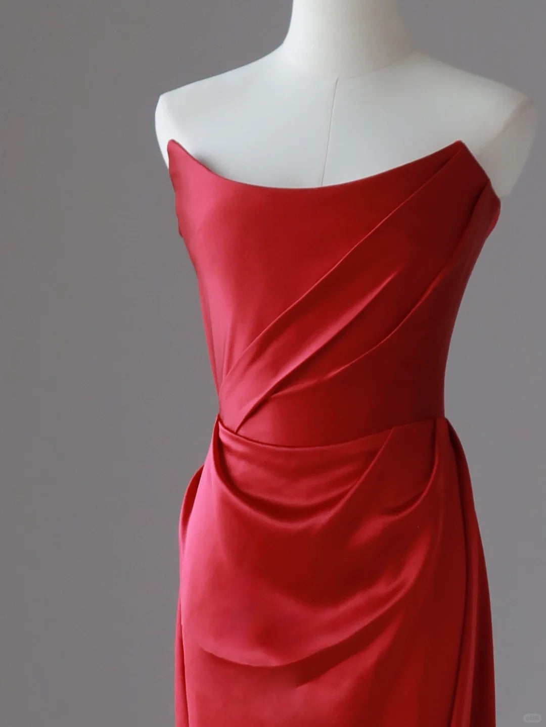 Charming Mermaid Strapless Red Satin Long Prom Dresses Pleated Prom Gowns AU083