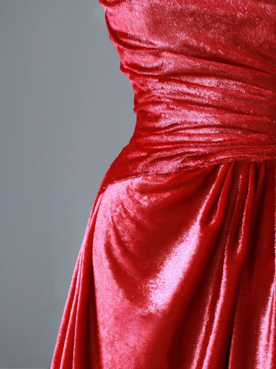 Charming A line Strapless Red Sequins Sleeveless Long Prom Dresses Pleated Prom Gowns AU084