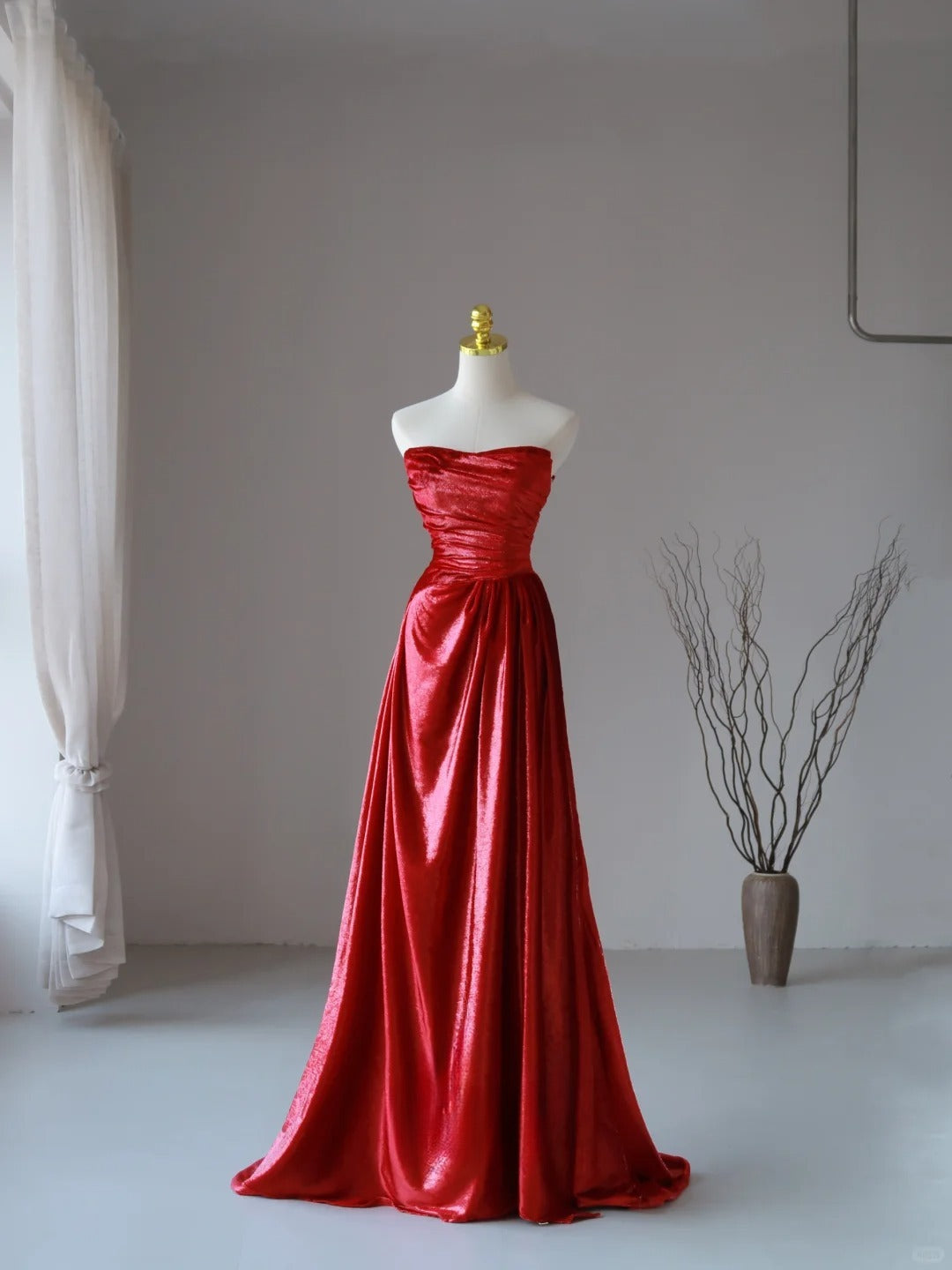 Charming A line Strapless Red Sequins Sleeveless Long Prom Dresses Pleated Prom Gowns AU084