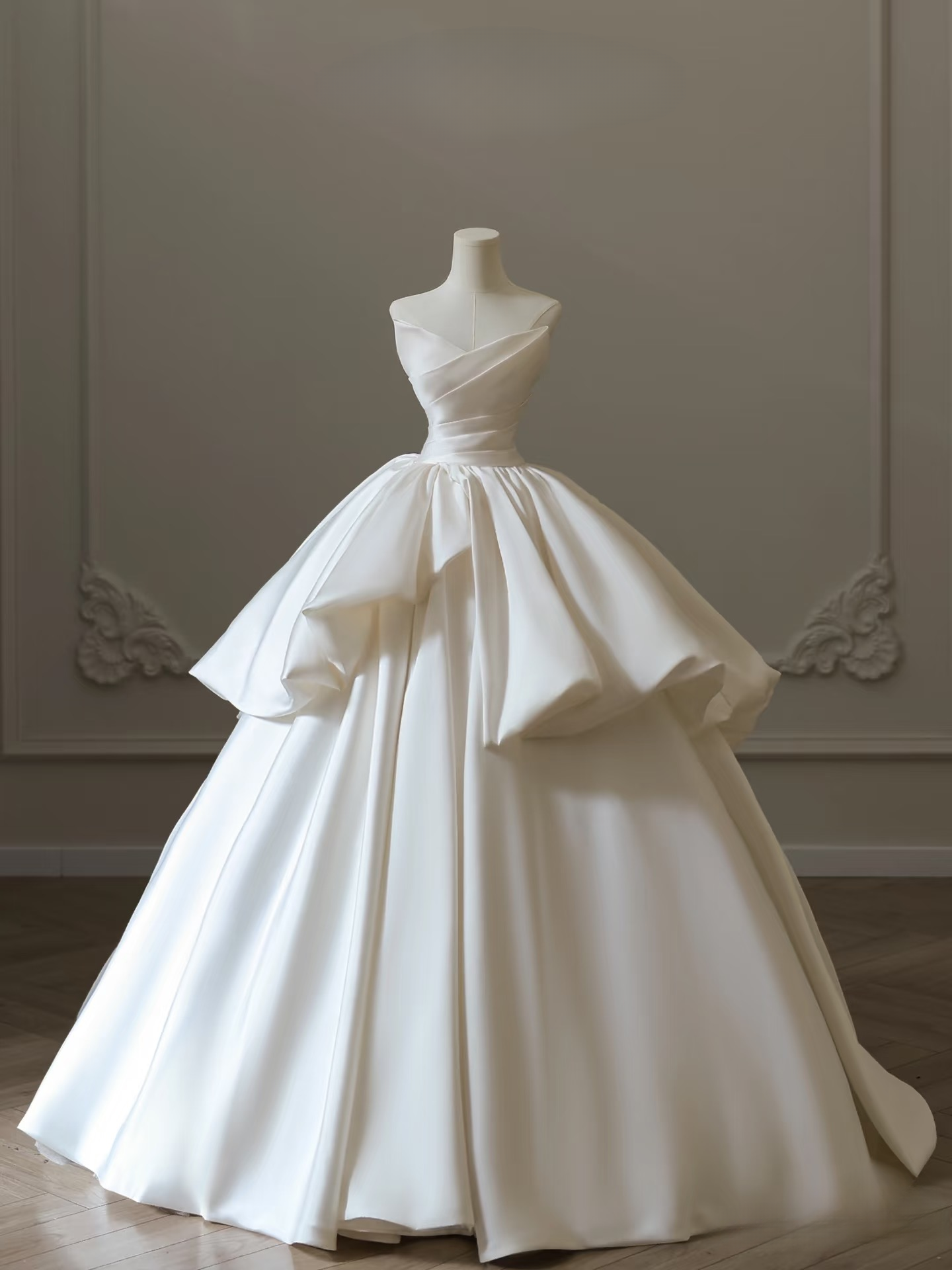 Dreamy Ball Gown Strapless Satin Pleated White Long Wedding Dress Fairy Formal Wedding Dresses AU085