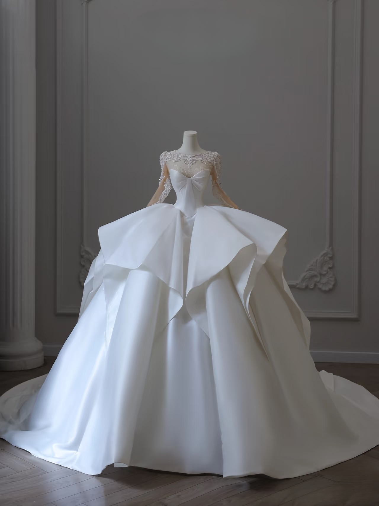 Dreamy Ball Gown Sweetheart Satin White Appliques Long Sleeves Wedding Dress Fairy Formal Wedding Dresses AU086