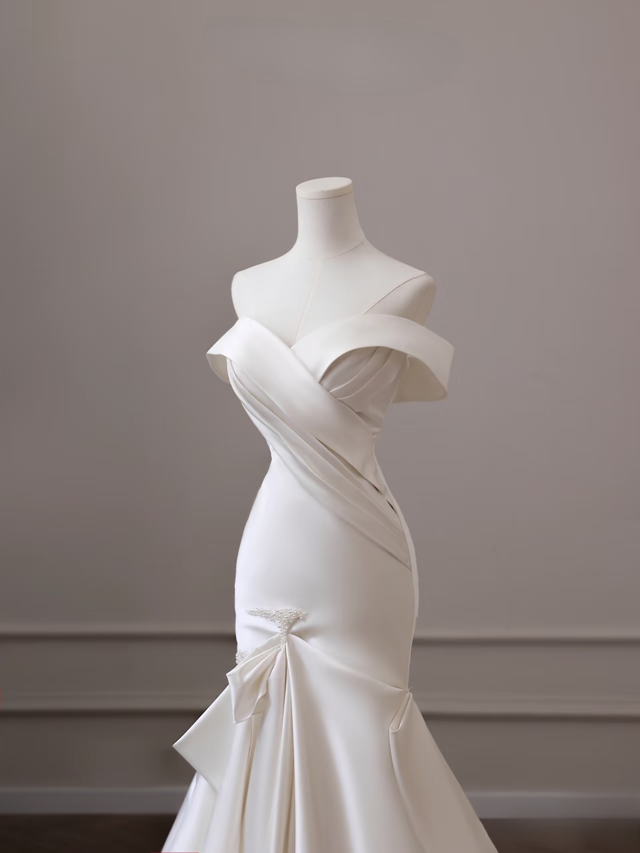 Classic Mermaid Off The Shoulder White Satin Short Sleeves Long Wedding Dress Fairy Formal Wedding Dresses AU087