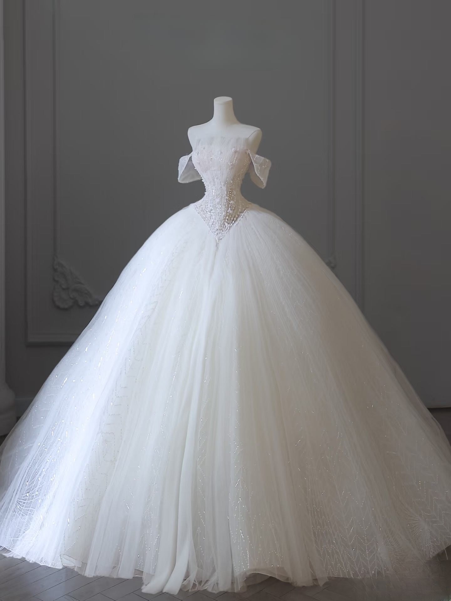 Modest Ball Gown Off The Shoulder Tulle White Short Sleeves Long Wedding Dress Fairy Formal Wedding Dresses Brides Gowns AU101