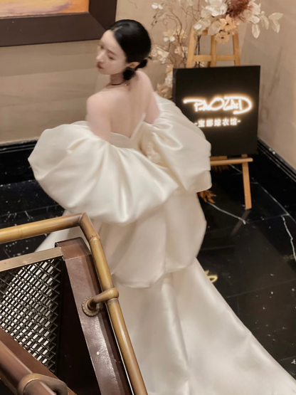 Dream Ball Gown Sweetheart Satin White Wedding Dress With Cape Fairy Formal Wedding Dresses AU134