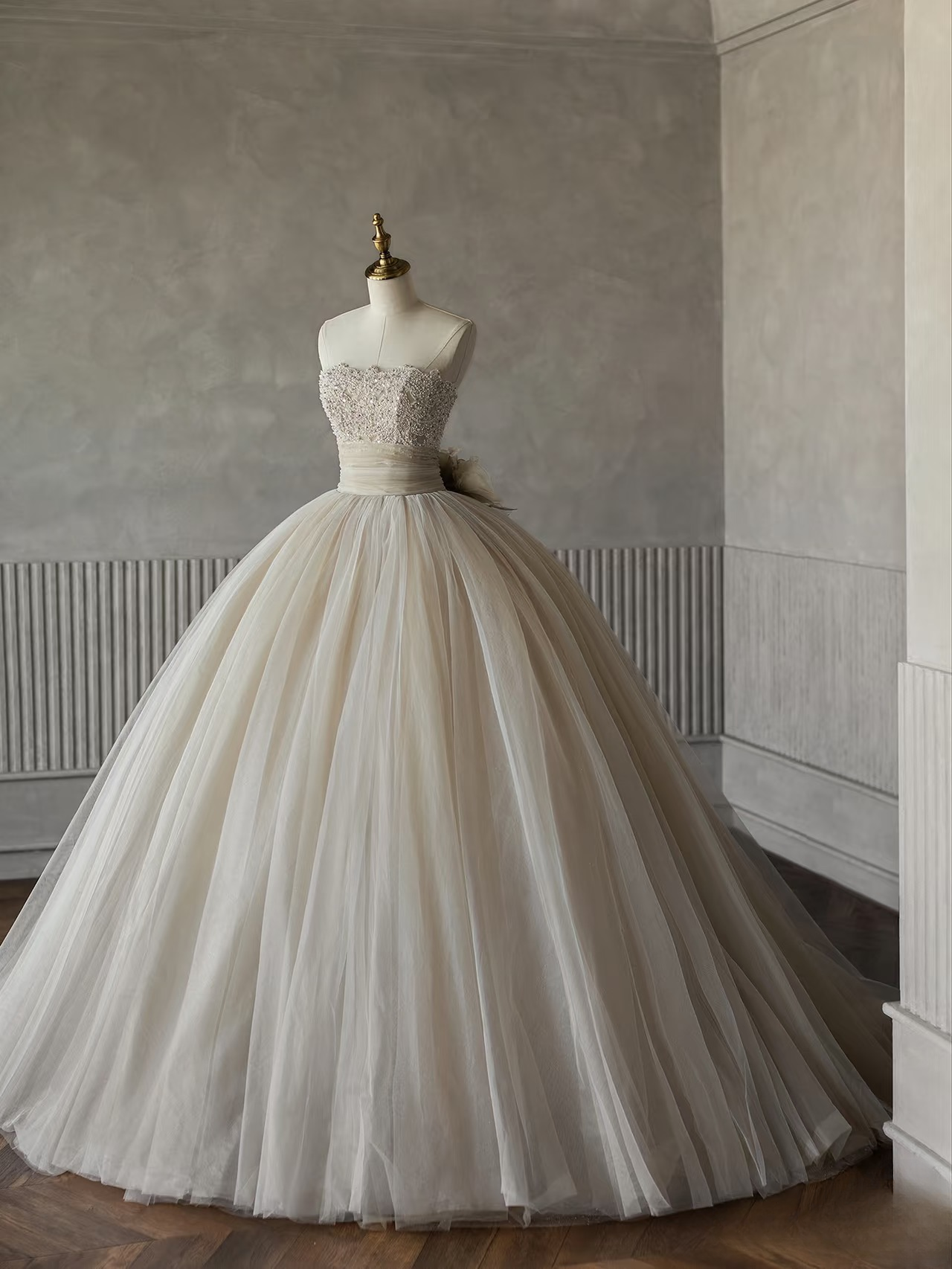 Dream Ball Gown Strapless Champagne Sleeveless Tulle Wedding Dress With Beads Fairy Formal Brides Gown Wedding Dresses AU142