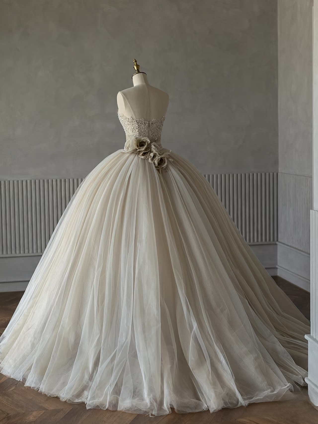 Dream Ball Gown Strapless Champagne Sleeveless Tulle Wedding Dress With Beads Fairy Formal Brides Gown Wedding Dresses AU142