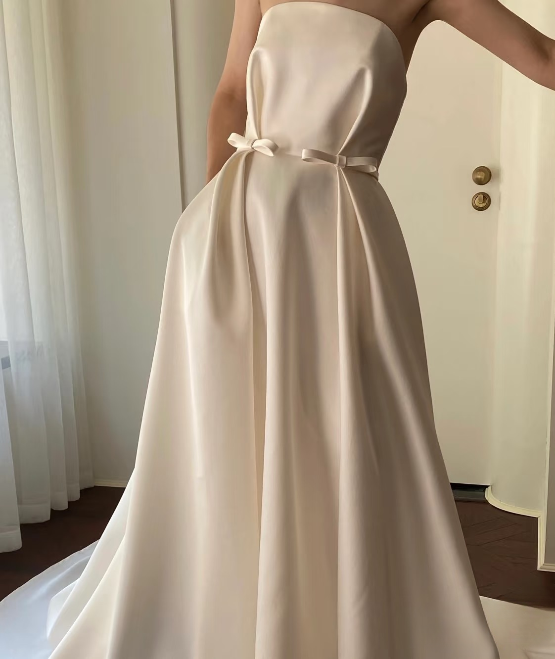 Dream Ball Gown Strapless Ivory Sleeveless Satin Wedding Dress With Bow Fairy Formal Brides Gown Wedding Dresses AU144