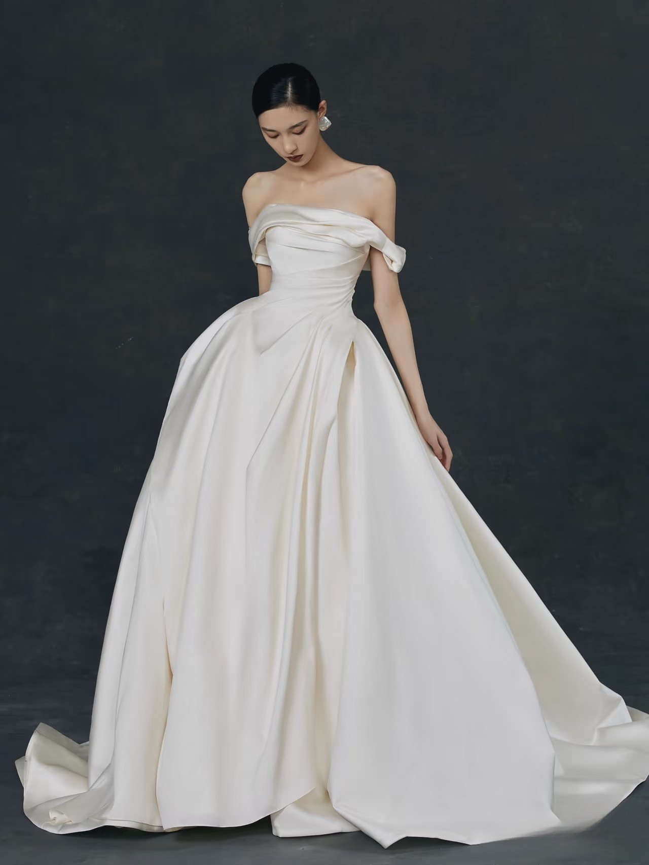 Dream Ball Gown Off The Shoulder Satin Wedding Dress With Sleeves Fairytale Formal Wedding Dresses AU150