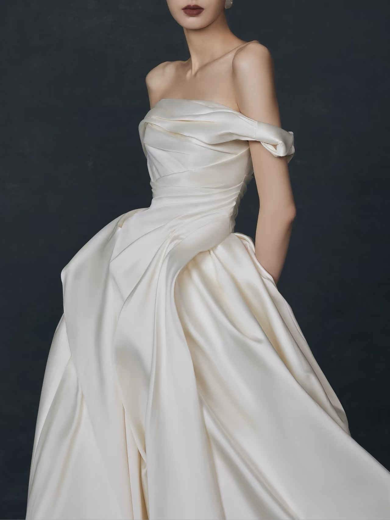Dream Ball Gown Off The Shoulder Satin Wedding Dress With Sleeves Fairytale Formal Wedding Dresses AU150