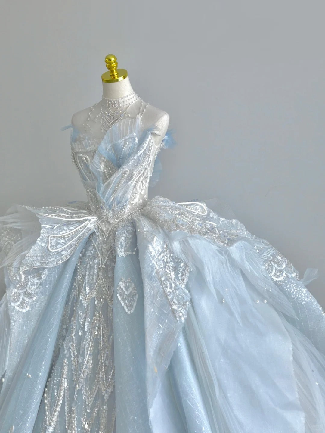 Beautiful Ball Gown Strapless Lace Light Sky Blue With Long Strain Beading Corset Fitted Back Groom Bride Gown Bridal Dress Modest Wedding Dresses RB7721