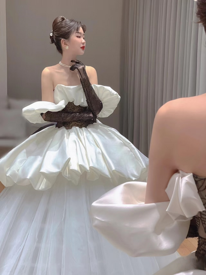 Dreamy Ball Gown Strapless Sleeveless White Satin Black Lace Long Wedding Dress Fairytale Autumn Spring Wedding Dresses AU163