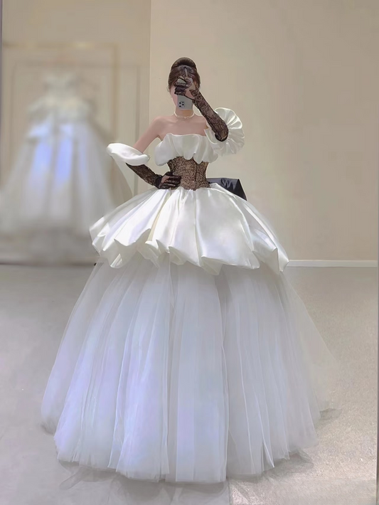 Dreamy Ball Gown Strapless Sleeveless White Satin Black Lace Long Wedding Dress Fairytale Autumn Spring Wedding Dresses AU163
