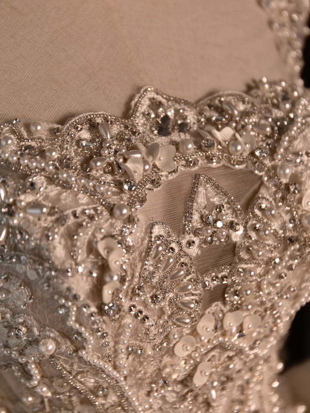 Fairy-tale Ball Gown Square Neck With Long Sleeves Pearls Tulle Brides Gown Bridal Dress Wedding Dresses Style RB6617