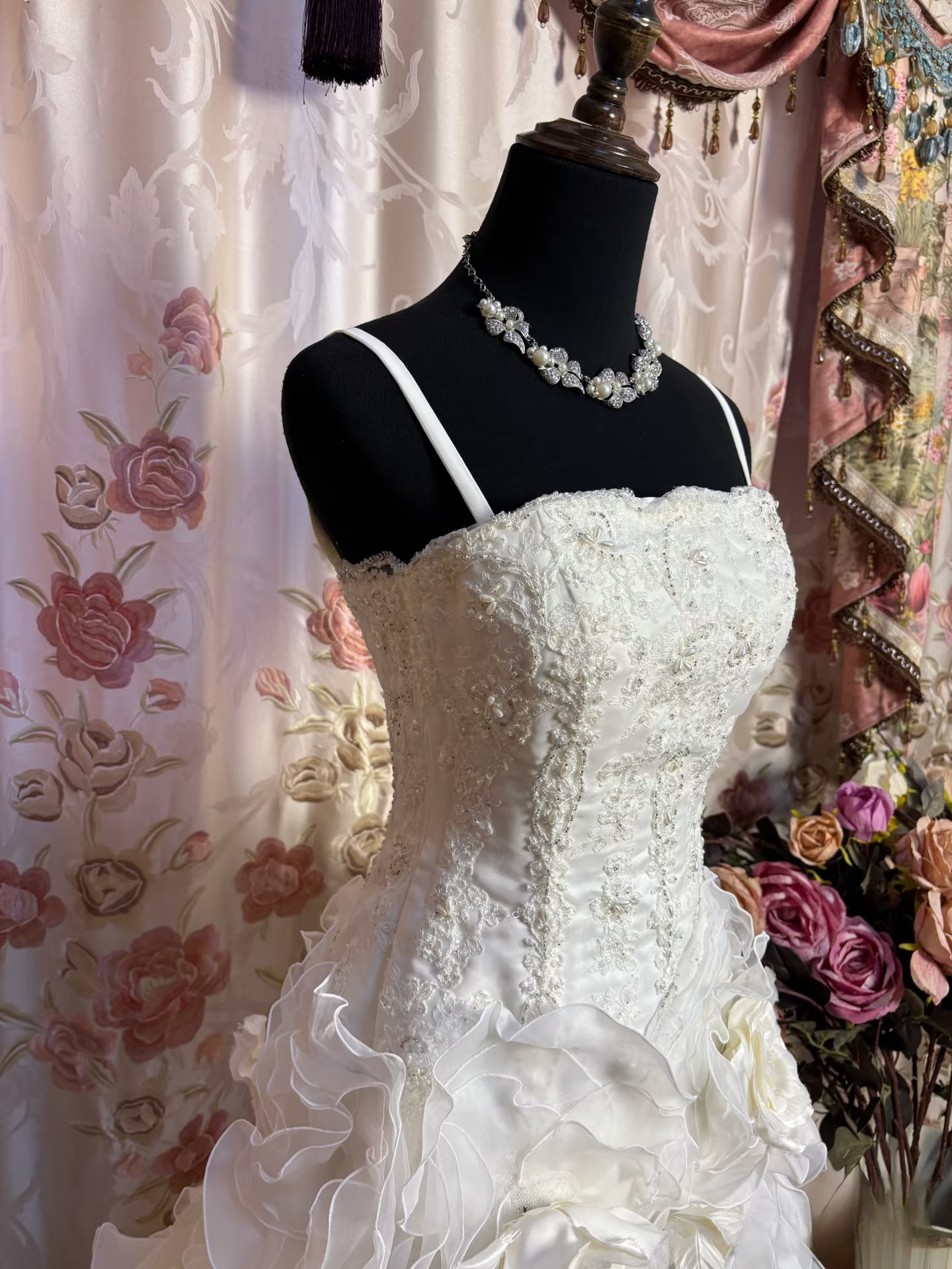 Retro Ball Gown Spaghetti Strap Lace 60s White Fitted Corset Bride Gown Long Wedding Dresses AU173