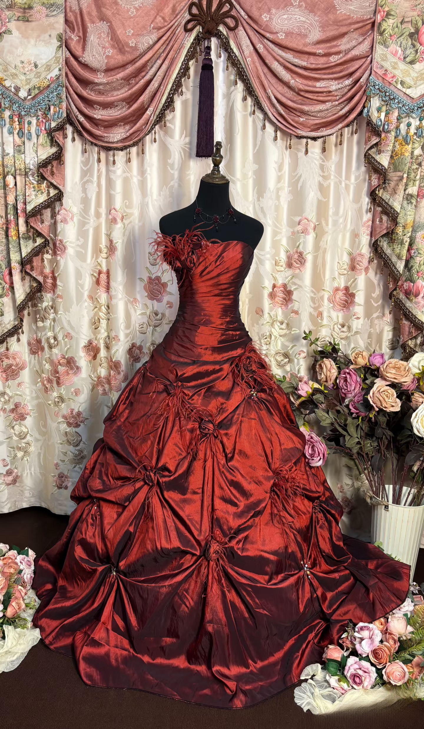 Retro Ball Gown Strapless Burgundy Taffeta With Feathers Long Prom Dresses 80s 70s Prom Gowns AU194