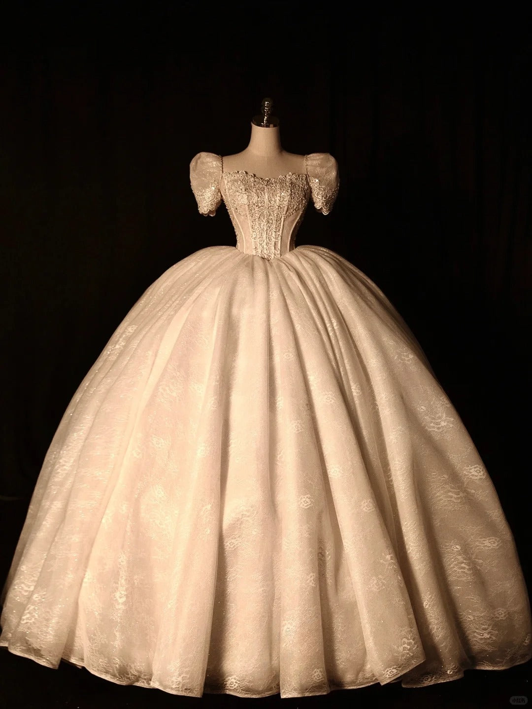Fairy-tale Ball Gown Sweetheart With Half Sleeves Pearls Tulle Brides Gown Bridal Dress Wedding Dresses Style RB6624