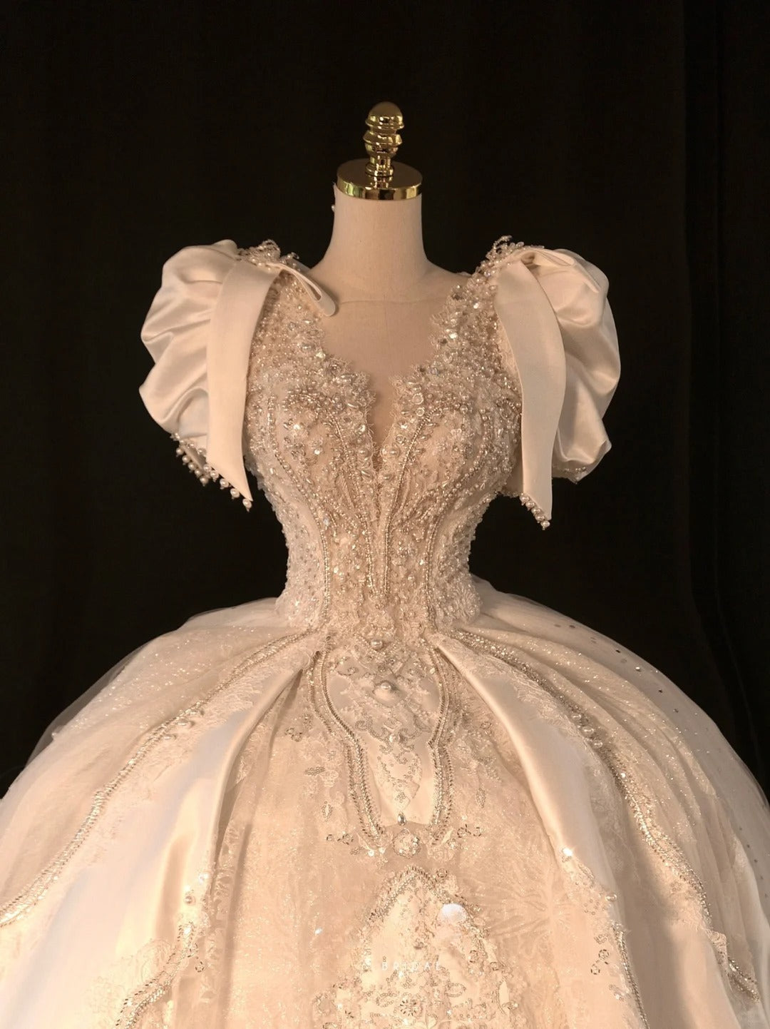 Fairy-tale Ball Gown V Neckline With Half Sleeves Pearls Lace Tulle Brides Gown Bridal Dress Wedding Dresses Style RB6625