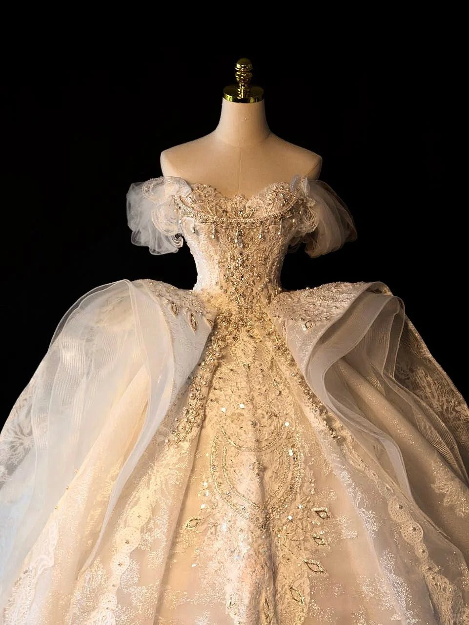Fairy-tale Ball Gown Off The Shoulder With Half Sleeves Pearls Sequined Long Brides Gown Bridal Dress Wedding Dresses Style RB6627