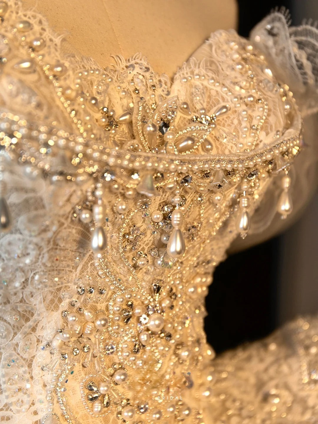 Fairy-tale Ball Gown Off The Shoulder With Half Sleeves Pearls Sequined Long Brides Gown Bridal Dress Wedding Dresses Style RB6627