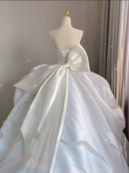 Dreamy Ball Gown Strapless Sleeveless White Satin Long Wedding Dress Fairytale Autumn Spring Wedding Dresses AU217