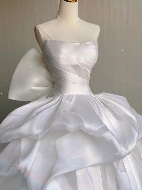 Dreamy Ball Gown Strapless Sleeveless White Satin Long Wedding Dress Fairytale Autumn Spring Wedding Dresses AU217