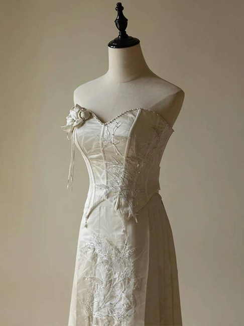 Modest A Line Sweetheart Ivory Satin Wedding Dress Long Fairytale Autumn Vintage Wedding Dresses AU240