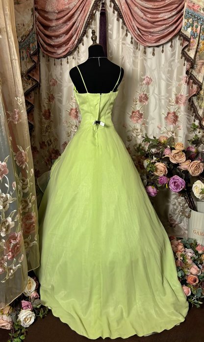 Vintage Ball Gown Spaghetti Strap Bud Green Sleeveless Multi Layers Prom Dress Long Quinceanera Dresses Sweet 15 16 Birthday Gown AU281