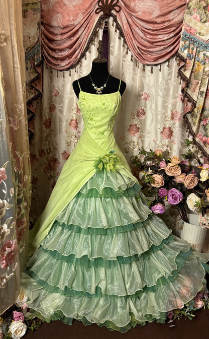 Vintage Ball Gown Spaghetti Strap Bud Green Sleeveless Multi Layers Prom Dress Long Quinceanera Dresses Sweet 15 16 Birthday Gown AU281