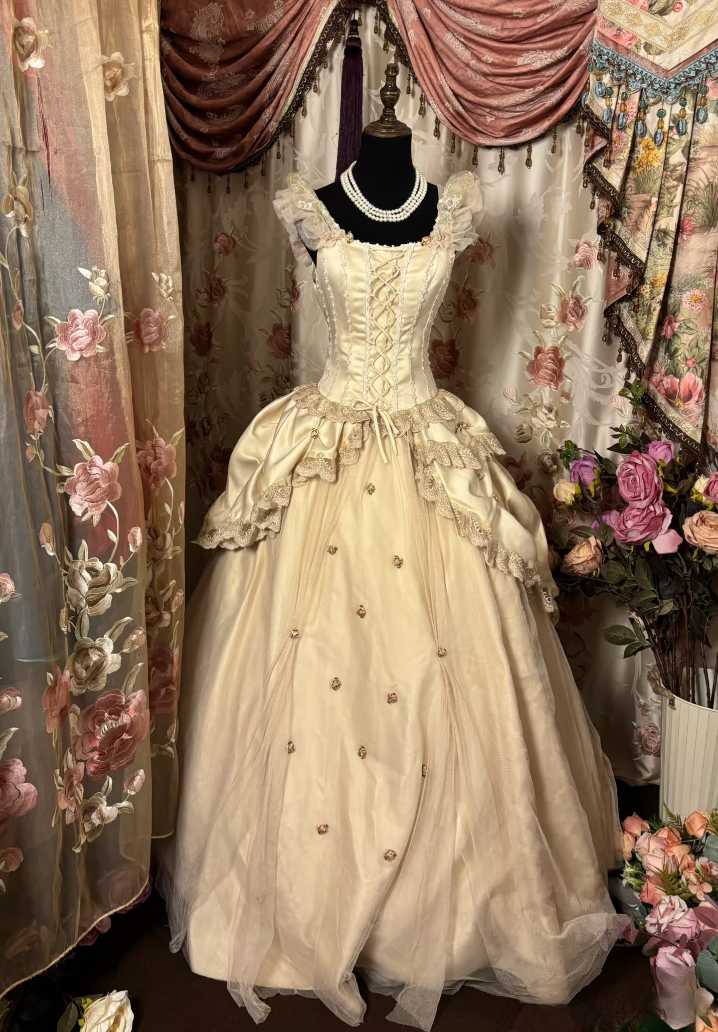 Vintage Ball Gown Square Neck With Appliques Ruffle Layers Long Quinceanera Dresses Sweet 15 16 Birthday Gown AU294