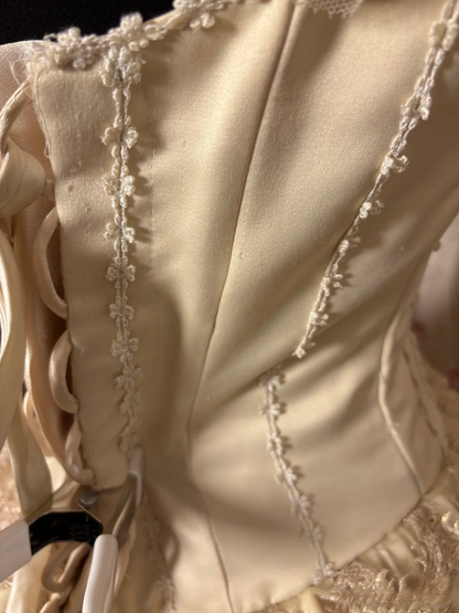 Vintage Ball Gown Square Neck With Appliques Ruffle Layers Long Quinceanera Dresses Sweet 15 16 Birthday Gown AU294