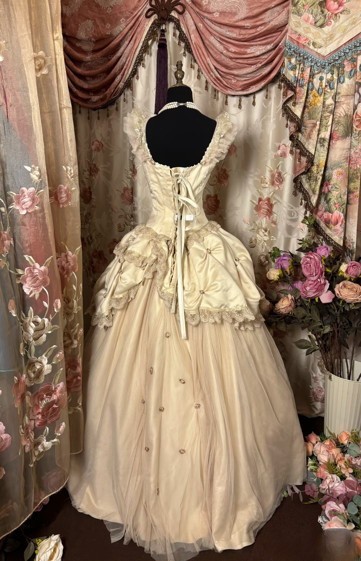 Vintage Ball Gown Square Neck With Appliques Ruffle Layers Long Quinceanera Dresses Sweet 15 16 Birthday Gown AU294