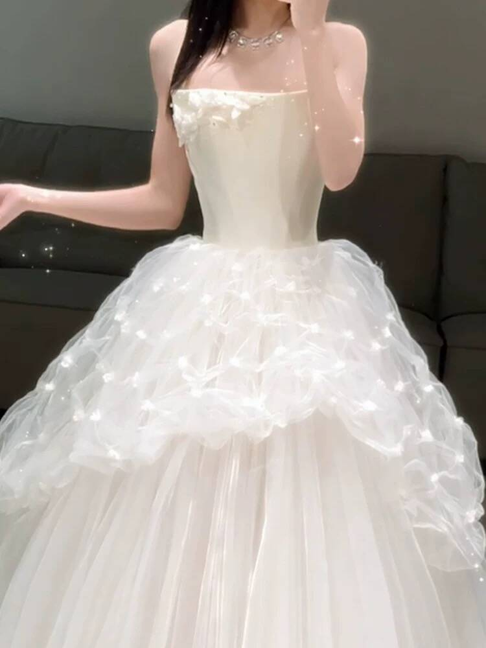 Princess Ball Gown Strapless Sleeveless Tulle White Satin Wedding Dress Fairytale Wedding Gown AU323