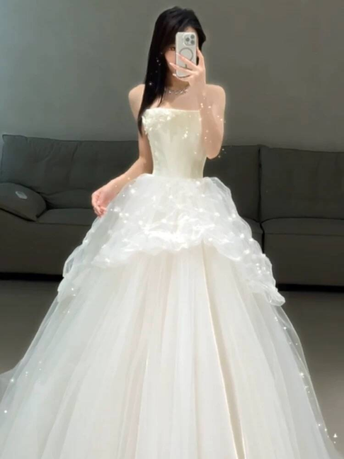 Princess Ball Gown Strapless Sleeveless Tulle White Satin Wedding Dress Fairytale Wedding Gown AU323