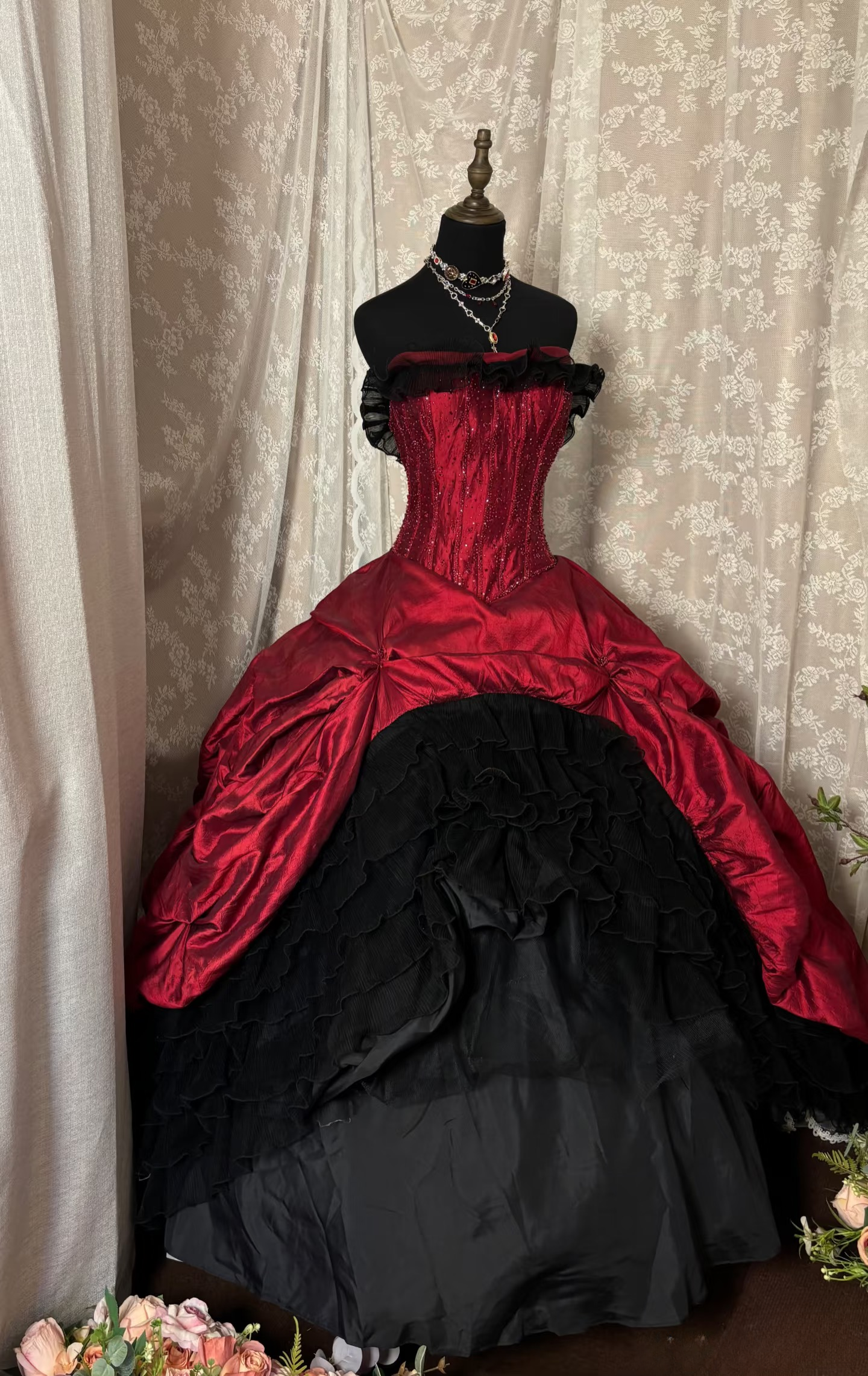 Princess Ball Gown Strapless Burgundy And Black With Ruffles Ruched Long Aesthetic Quinceanera Dresses Sweet 15 16 Birthday Gown AU341