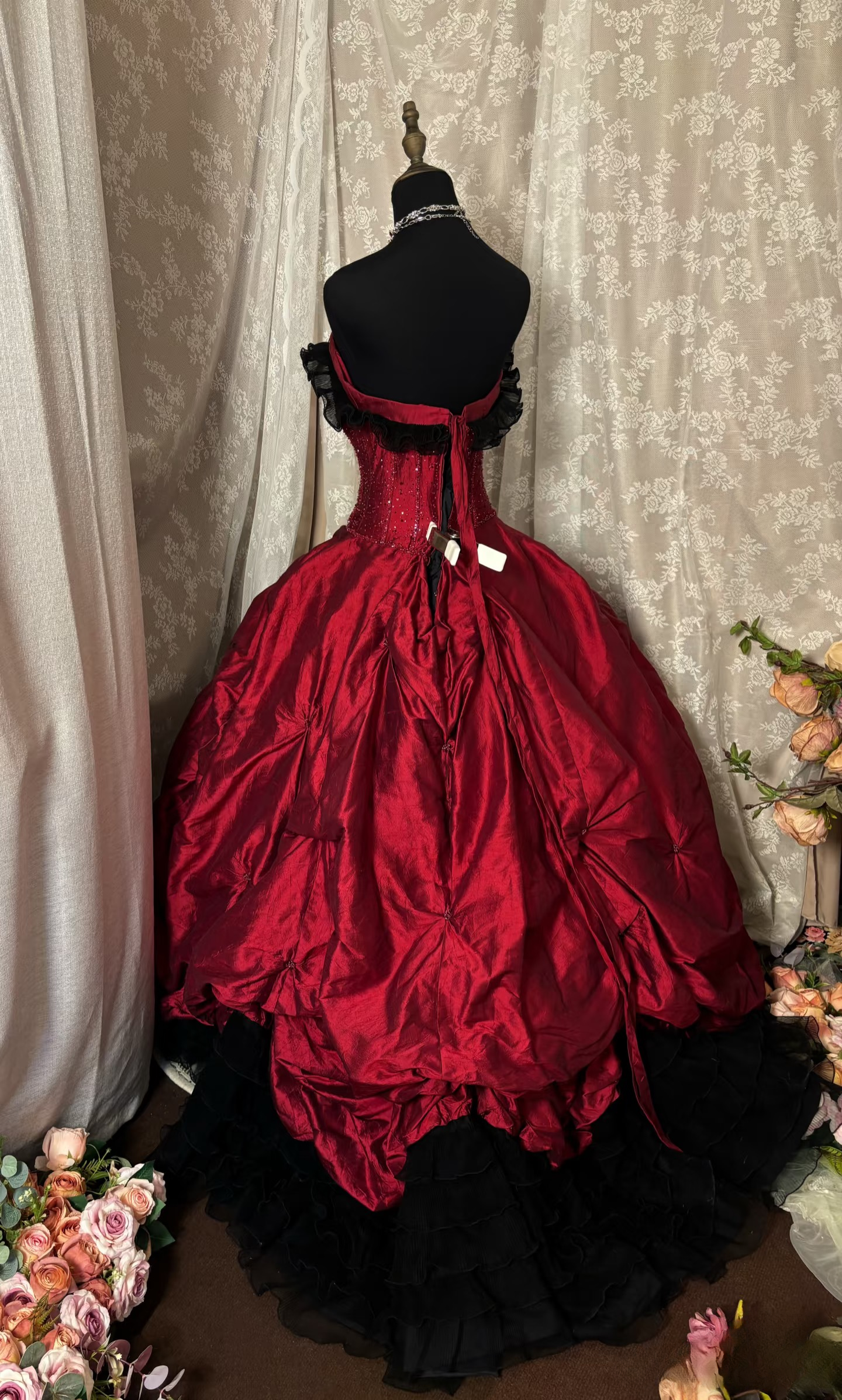 Princess Ball Gown Strapless Burgundy And Black With Ruffles Ruched Long Aesthetic Quinceanera Dresses Sweet 15 16 Birthday Gown AU341