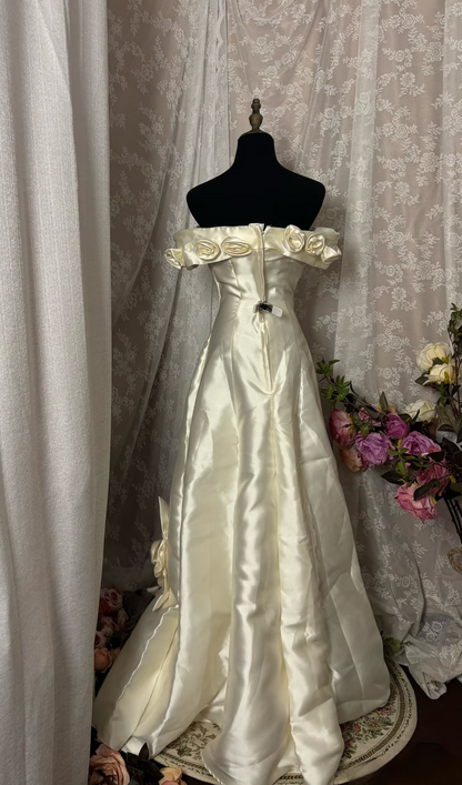 Vintage Elegant Ball Gown Off The Shoulder 60s Satin Ivory With Flowers Long Bride Dress Long Bride Dress Classy Wedding Dresses AU344
