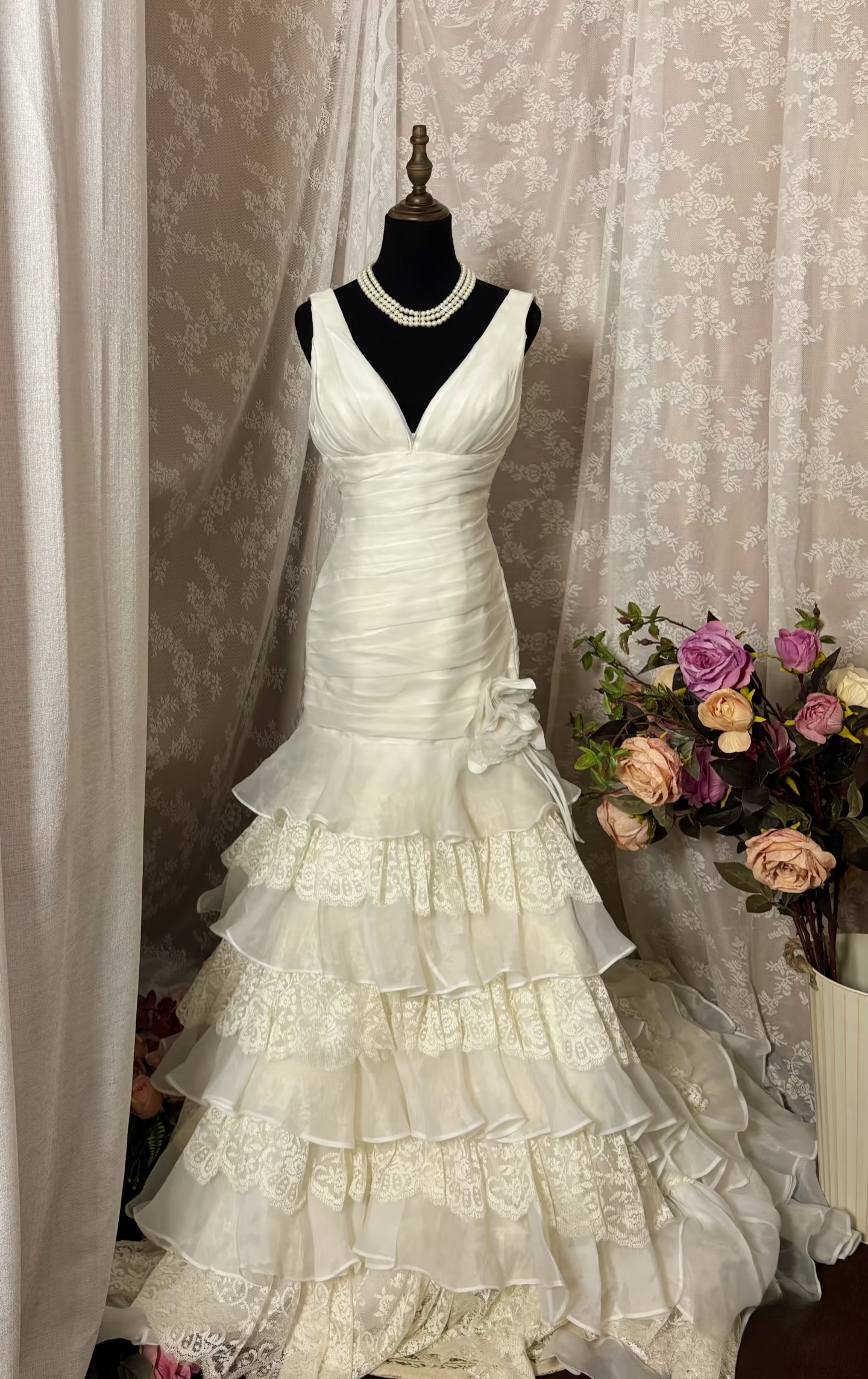 Vintage Elegant Mermaid V Neck Lace 60s Ivory Multi Layers Long Bride Dress Long Bride Dress Classy Wedding Dresses AU346