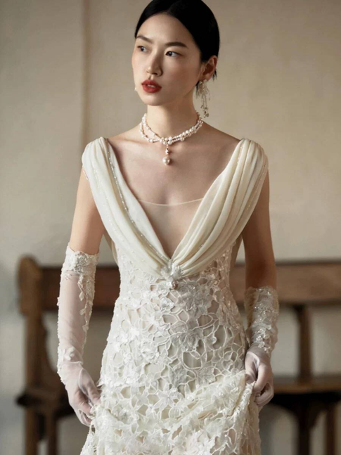 Modest Sheath V Neck Sleeveless White Lace Wedding Dress French Brides Dresses Fairytale Wedding Gown AU349