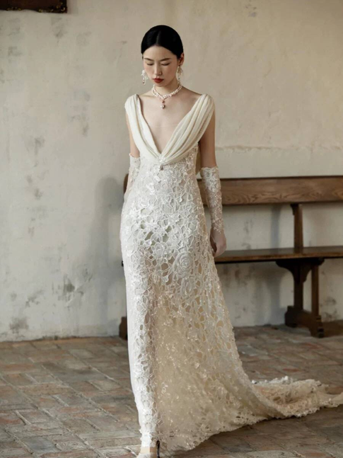Modest Sheath V Neck Sleeveless White Lace Wedding Dress French Brides Dresses Fairytale Wedding Gown AU349