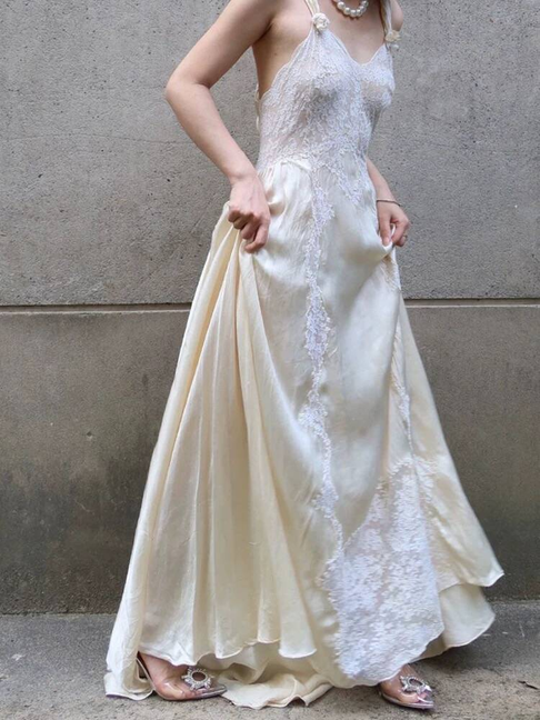 Vintage A line Straps Lace White Wedding Gown Long Fairytale Bride Gown Wedding Dresses AU368