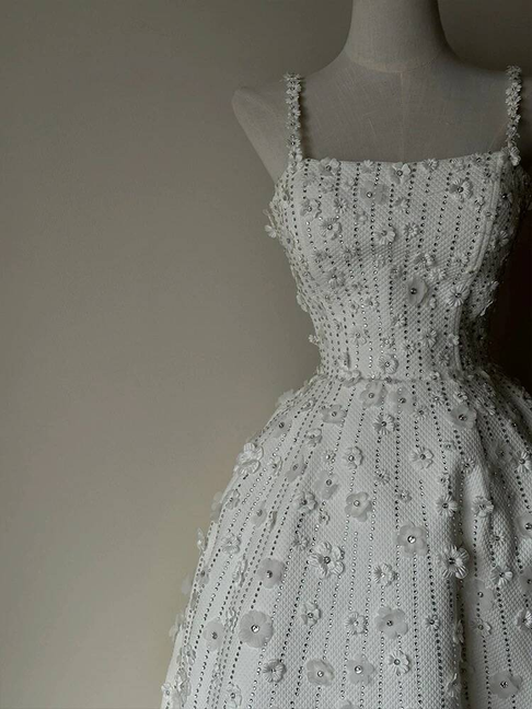 Modest Ball Gown Spaghetti Straps Satin White Wedding Dress Fairytale Autumn Flowers Wedding Dresses AU369