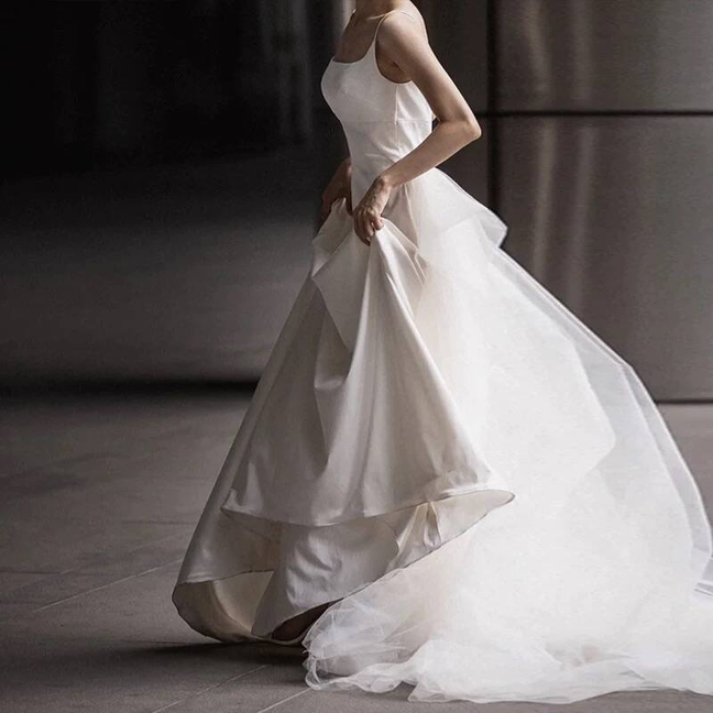 Princess Ball Gown Spaghetti Straps White Satin Wedding Dress Fairytale Autumn Wedding Gown AU455